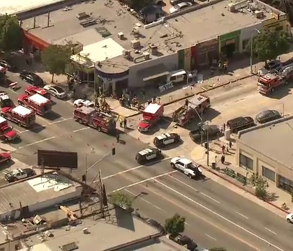 9 persoane care se aflau pe o terasa din Los Angeles au fost spulberate de o masina. Reactia soferului dupa accident