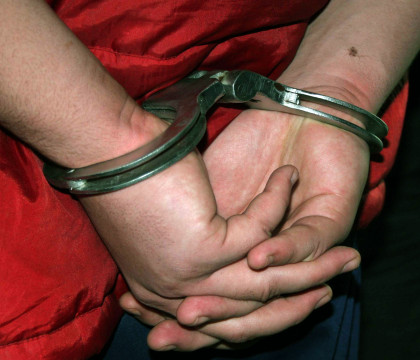 Urmarit international de autoritatile din Franta pentru proxenetism si trafic de persoane, prins de politistii din Buzau
