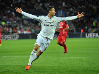 Tare si la butoane. Cristiano Ronaldo a devenit cel mai popular om de pe Facebook, dupa ce a depasit-o pe Shakira! Cate LIKEuri a strans Tare si la butoane. Cristiano Ronaldo a devenit cel mai popular om de pe Facebook, dupa ce a depasit-o pe Shakira! Cate LIKEuri a strans