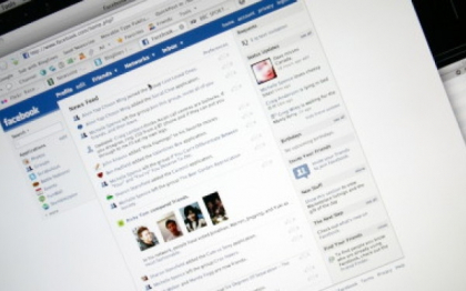 Femeile singure ar trebui sa renunte la profilul de Facebook