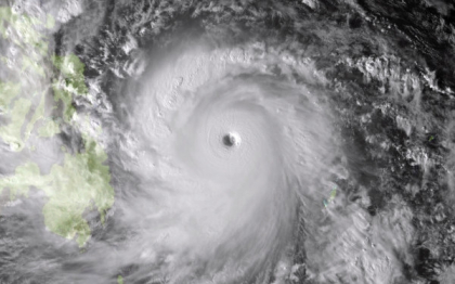 Taifunul Haiyan a atins coastele Filipinelor. 16 milioane de oameni traiesc pe traiectoria sa