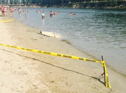 Tragedie pe plaja de la Vadul lui Voda. O tanara s-a inecat in raul Nistru in timp ce se scalda - FOTO