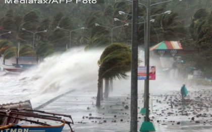 Sute de morti si raniti, zeci de mii de oameni evacuati. Taifunul Haiyan a facut ravagii in Filipine Sute de morti si raniti, zeci de mii de oameni evacuati. Taifunul Haiyan a facut ravagii in Filipine