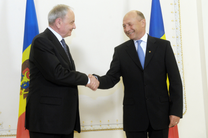 Fostul presedinte al Romaniei, Traian Basescu, vine la Chisinau. Care este agenda si ce distinctie va primi de la Nicolae Timofti Fostul presedinte al Romaniei, Traian Basescu, vine la Chisinau. Care este agenda si ce distinctie va primi de la Nicolae Timofti