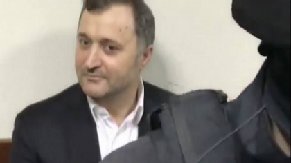 "Credeti ca mai avem sistem politic si mai are ce sari in aer?" - Declaratiile facute de Vlad Filat, dupa prima sedinta de judecata in cel de-al doilea dosar, in care este invinuit de spalare de bani - VIDEO "Credeti ca mai avem sistem politic si mai are ce sari in aer?" - Declaratiile facute de Vlad Filat, dupa prima sedinta de judecata in cel de-al doilea dosar, in care este invinuit de spalare de bani - VIDEO