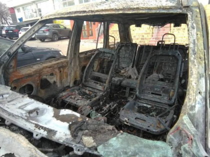Nu a mai ramas nimic din ele. Range Rover-ul si Hyundai-ul, care au ars noaptea trecuta intr-o parcare din capitala, distruse in totalitate de flacari. Cum arata acestea Nu a mai ramas nimic din ele. Range Rover-ul si Hyundai-ul, care au ars noaptea trecuta intr-o parcare din capitala, distruse in totalitate de flacari. Cum arata acestea