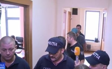 Tanarul care a injunghiat doi barbati intr-un apartament de la Botanica, iar apoi le-a jefuit locuinta va sta dupa gratii 24 de ani, si nu 20. Curtea de Apel a inasprit sentinta Tanarul care a injunghiat doi barbati intr-un apartament de la Botanica, iar apoi le-a jefuit locuinta va sta dupa gratii 24 de ani, si nu 20. Curtea de Apel a inasprit sentinta