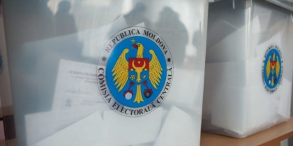 "Un moldovean a zburat peste vreo 5 state in SUA ca sa ajunga la o sectie de votare, ca acolo sa realizeze ca a luat cu el pasaportul roman in loc de cel moldovenesc". Internautii, despre cum a votat diaspora din SUA