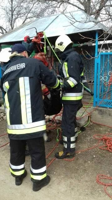 Un barbat a fost gasit mort intr-o fantana din Ciocalteni, Orhei - GALERIE FOTO Un barbat a fost gasit mort intr-o fantana din Ciocalteni, Orhei - GALERIE FOTO