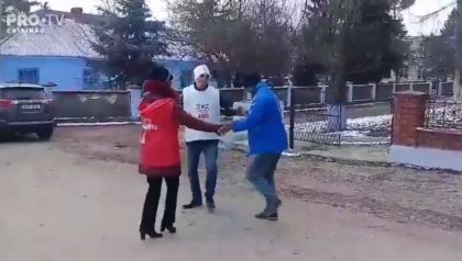 PSRM, PDM si SOR- aliati intr-o hora. Oamenii fac haz pe seama alegerilor din 24 februarie- VIDEO PSRM, PDM si SOR- aliati intr-o hora. Oamenii fac haz pe seama alegerilor din 24 februarie- VIDEO