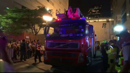 Incendiu puternic la un mall. De frica, oamenii au sarit in gol