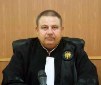 Judecatorul care l-a condamnat la 8 ani de inchisoare pe Sergiu Cebotari, fostul angajat de la Posta Moldovei care a dezvaluit schema de contrabanda cu anabolizante, a demisionat / DOC
Judecatorul care l-a condamnat la 8 ani de inchisoare pe Sergiu Cebotari, fostul angajat de la Posta Moldovei care a dezvaluit schema de contrabanda cu anabolizante, a demisionat / DOC