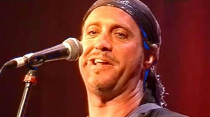 Un actor de stand-up a murit pe scena. Spectatorii au crezut ca este o gluma - VIDEO Un actor de stand-up a murit pe scena. Spectatorii au crezut ca este o gluma - VIDEO