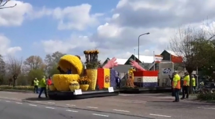 Drapelul Republicii Moldova facut din flori, prezent la cel mai mare festival al florilor din lume in Olanda - VIDEO