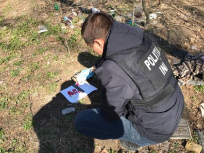 Peste 10 milioane de lei, castigati dupa ce au vandut droguri prin internet. Patru barbati si o femeie, arestati - GALERIE FOTO/VIDEO Peste 10 milioane de lei, castigati dupa ce au vandut droguri prin internet. Patru barbati si o femeie, arestati - GALERIE FOTO/VIDEO