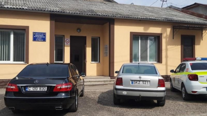 Din casa, direct in biroul de serviciu. Cum si-a amenajat un maior de politie un apartament cu comoditati chiar la locul de munca - VIDEO/FOTO