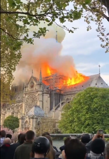 Incendiu la Notre-Dame. Coroana de spini a lui Iisus și mantia lui Ludovic al IX-lea, salvate