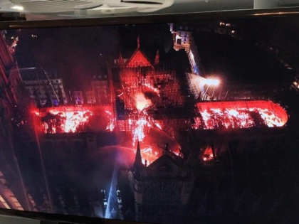 URMARESTE LIVE. Incendiu devastator la catedrala Notre Dame din Paris. Structura cladirii, salvata URMARESTE LIVE. Incendiu devastator la catedrala Notre Dame din Paris. Structura cladirii, salvata