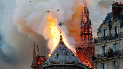Stare de soc in Franta dupa dezastrul de la Notre-Dame. Miliardarii care si-au anuntat donatiile Stare de soc in Franta dupa dezastrul de la Notre-Dame. Miliardarii care si-au anuntat donatiile