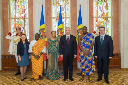Igor Dodon spune ca a acreditat patru ambasadori. Seful statului a publicat mai multe fotografii pe pagina sa de facebook - GALERIE FOTO