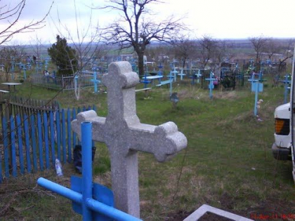 Un barbat, gasit strangulat la poarta cimitirului din Hajdieni. Ce spune politia