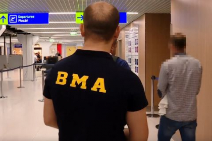 Se aflau ilegal in Germania si au fost prinsi de autoritatile de acolo. 51 de moldoveni, adusi acasa sub escorta germana: au primit interdictii de a mai intra in UE