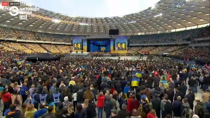 Mult asteptatele dezbateri dintre Vladimir Zelenskii si Petro Porosenko de pe stadionul olipic de la Kiev au avut loc in aceasta seara. Moderatorii confruntarilor au fost doi jurnalisti ucraineni - VIDEO Mult asteptatele dezbateri dintre Vladimir Zelenskii si Petro Porosenko de pe stadionul olipic de la Kiev au avut loc in aceasta seara. Moderatorii confruntarilor au fost doi jurnalisti ucraineni - VIDEO