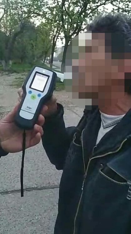 Un sofer care duce pasageri pe ruta 166 din capitala, prins beat la volan - FOTO