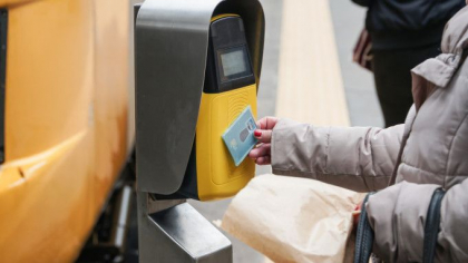 Orasul in care biletele pentru mijloacele de transport se cumpara cu plastic Orasul in care biletele pentru mijloacele de transport se cumpara cu plastic