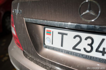 Peste o suta de automobile inmatriculate in stanga Nistrului, duse la parcarea speciala - IPN.MD Peste o suta de automobile inmatriculate in stanga Nistrului, duse la parcarea speciala - IPN.MD