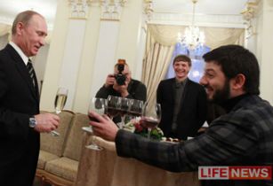 Mema cu Putin si Galustian care a devenit virala dupa alegerile din Ucraina, unde Zelenski l-a invins pe Porosenko - FOTO Mema cu Putin si Galustian care a devenit virala dupa alegerile din Ucraina, unde Zelenski l-a invins pe Porosenko - FOTO
