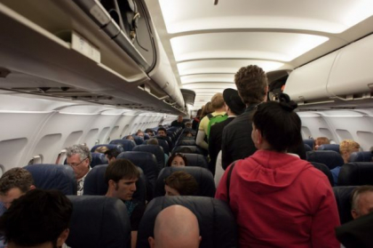 Ce se intampla daca nu-ti setezi telefonul in Modul Avion atunci cand urci la bord Ce se intampla daca nu-ti setezi telefonul in Modul Avion atunci cand urci la bord