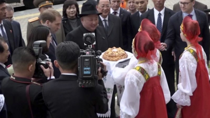 Gest bizar al bodyguarzilor lui Kim Jong Un. Ce au facut la sosirea trenului in Rusia