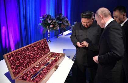 Ce cadouri si-au oferit unul altuia Vladimir Putin si Kim Jong-un - FOTO/VIDEO Ce cadouri si-au oferit unul altuia Vladimir Putin si Kim Jong-un - FOTO/VIDEO