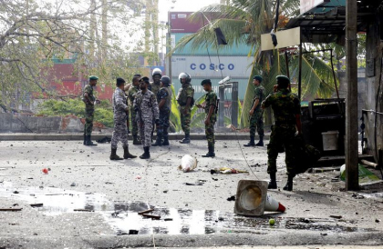 Un milionar din Sri Lanka a fost arestat in legatura cu atacurile din ziua de Paste. Fiii sai au fost doi dintre atacatorii sinucigasi, iar nora lui insarcinata s-a aruncat in aer la sosirea politistilor Un milionar din Sri Lanka a fost arestat in legatura cu atacurile din ziua de Paste. Fiii sai au fost doi dintre atacatorii sinucigasi, iar nora lui insarcinata s-a aruncat in aer la sosirea politistilor
