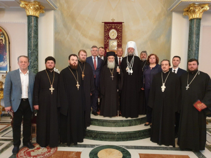 Mitropolitul Vladimir a ajuns la Ierusalim. La ce ora va aduce Sfanta Lumina in scuarul Catedralei Mitropolitane Mitropolitul Vladimir a ajuns la Ierusalim. La ce ora va aduce Sfanta Lumina in scuarul Catedralei Mitropolitane