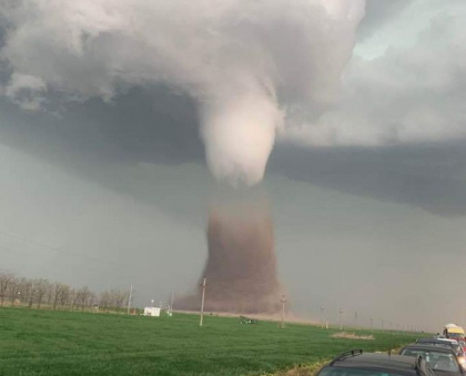 O tornada uriasa s-a format in judetul Calarasi. Fenomenul meteo a devenit viral in doar cateva minute - VIDEO O tornada uriasa s-a format in judetul Calarasi. Fenomenul meteo a devenit viral in doar cateva minute - VIDEO