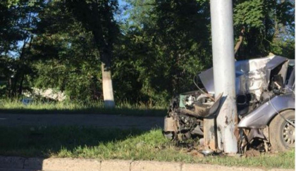 Beat si fara permis de conducere. Un tanar din Balti s-a izbit cu automobilul intr-un pilon Beat si fara permis de conducere. Un tanar din Balti s-a izbit cu automobilul intr-un pilon
