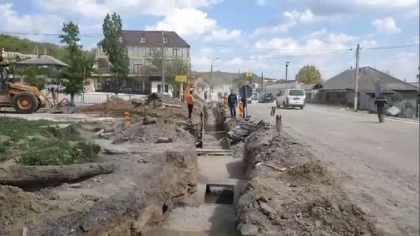 Cum arata tronsonul Chisinau-Ungheni pentru care s-a alocat 90 milioane de euro si se afla in reparatie din 2014. Alaiba anunta protest pe biciclete pe soseaua de acolo: „Seamana asta cu un drum de 1 milion euro per kilometru, in constructie vesnica?” - VIDEO Cum arata tronsonul Chisinau-Ungheni pentru care s-a alocat 90 milioane de euro si se afla in reparatie din 2014. Alaiba anunta protest pe biciclete pe soseaua de acolo: „Seamana asta cu un drum de 1 milion euro per kilometru, in constructie vesnica?” - VIDEO