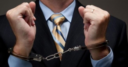 Un avocat din capitala a cerut 14500 de euro de la un barbat, spunandu-i ca poate influenta decizia unor magistrati. Procurorii anticoruptie au transmis spre examinare instantei de judecata cauza penala Un avocat din capitala a cerut 14500 de euro de la un barbat, spunandu-i ca poate influenta decizia unor magistrati. Procurorii anticoruptie au transmis spre examinare instantei de judecata cauza penala