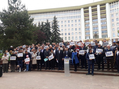 Manifestatia organizata de Blocul Politic ACUM cu ocazia Zilei Europei, in fata Parlamentului: "Economie puternica, societate sanatoasa" - VIDEO/FOTO Manifestatia organizata de Blocul Politic ACUM cu ocazia Zilei Europei, in fata Parlamentului: "Economie puternica, societate sanatoasa" - VIDEO/FOTO