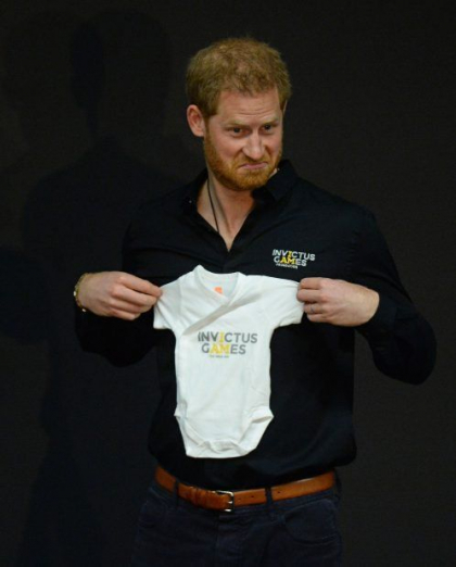 Printul Harry a primit un cadou adorabil pentru fiul lui - GALERIE FOTO Printul Harry a primit un cadou adorabil pentru fiul lui - GALERIE FOTO