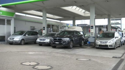 Criza din Franta se adanceste. Oamenii trec granita sa cumpere benzina si mancare