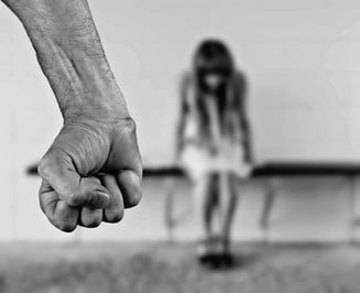 Drama unei copile de 11 ani, fortata sa aduca pe lume copilul celui care a violat-o
