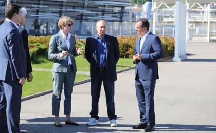 Vladimir Putin, incaltat cu New Balance la Soci. Reactia rusilor Vladimir Putin, incaltat cu New Balance la Soci. Reactia rusilor