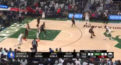 Echipa Milwaukee Bucks a inceput cu dreptul primul meci din semifinala Ligii Nord-Americane de baschet. Cerbii s-au impus, la 8 puncte diferenta, pe terenul de acasa, in fata celor de la Toronto - VIDEO