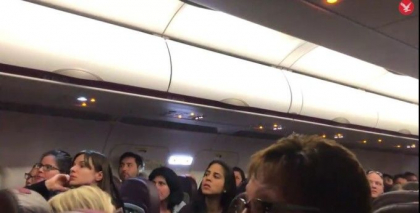 Bataie la bordul unui avion Wizz Air, intre pasageri beti. Reactia pilotilor Bataie la bordul unui avion Wizz Air, intre pasageri beti. Reactia pilotilor