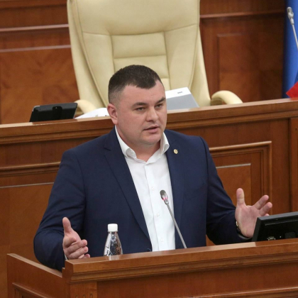 Socialistii au calificat initiativa blocului ACUM de a convoca o sedinta a parlamentului drept una ilegala. Acestia spun ca Maia Sandu si Andrei Nastase au incercat sa faca un „spectacol de prost gust”. Grigore Novac: „Domniile lor cam calca prin strachini” Socialistii au calificat initiativa blocului ACUM de a convoca o sedinta a parlamentului drept una ilegala. Acestia spun ca Maia Sandu si Andrei Nastase au incercat sa faca un „spectacol de prost gust”. Grigore Novac: „Domniile lor cam calca prin strachini”