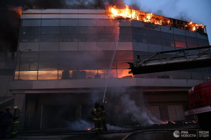 Un autosalon Hyundai din Kemerevo, arde - FOTO Un autosalon Hyundai din Kemerevo, arde - FOTO