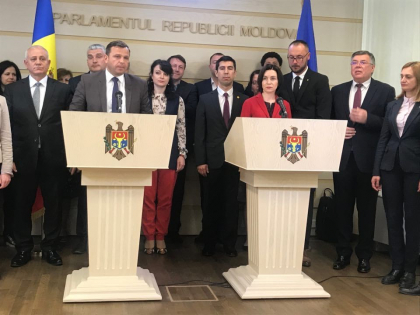 Ar putea avea loc proteste ample in capitala. Ce spune Maia Sandu si Andrei Nastase, dupa ce socialistii au refuzat invitatia si nu au venit la sedinta anuntata de blocul ACUM la Parlament Ar putea avea loc proteste ample in capitala. Ce spune Maia Sandu si Andrei Nastase, dupa ce socialistii au refuzat invitatia si nu au venit la sedinta anuntata de blocul ACUM la Parlament